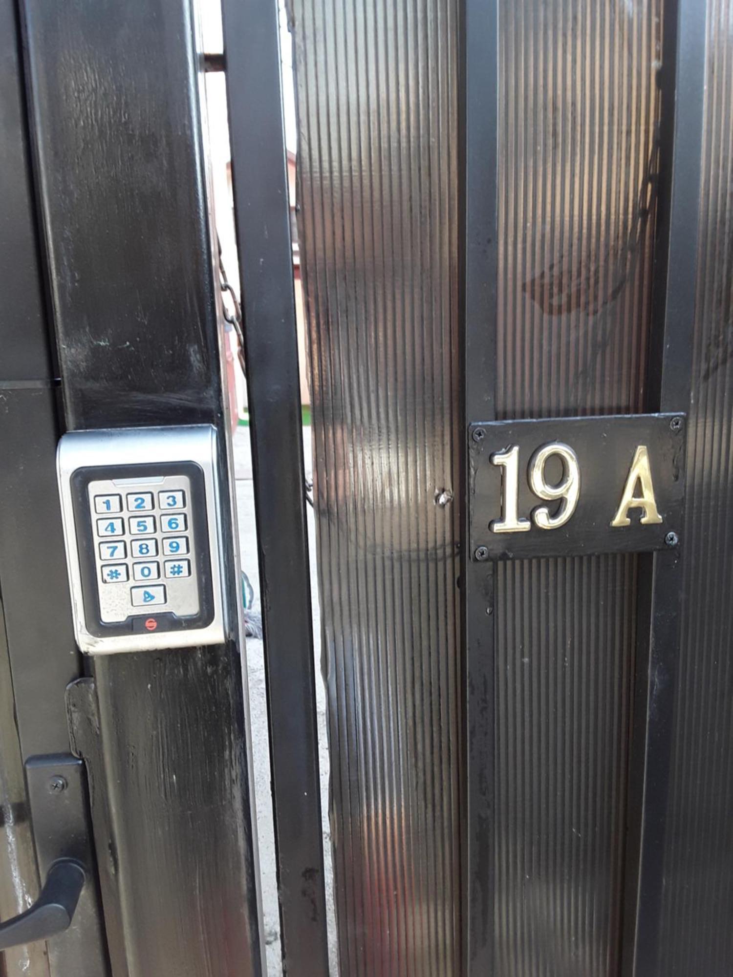 Aura'S West Accommodation Private Parking In Front Yard Bucureşti Exterior foto