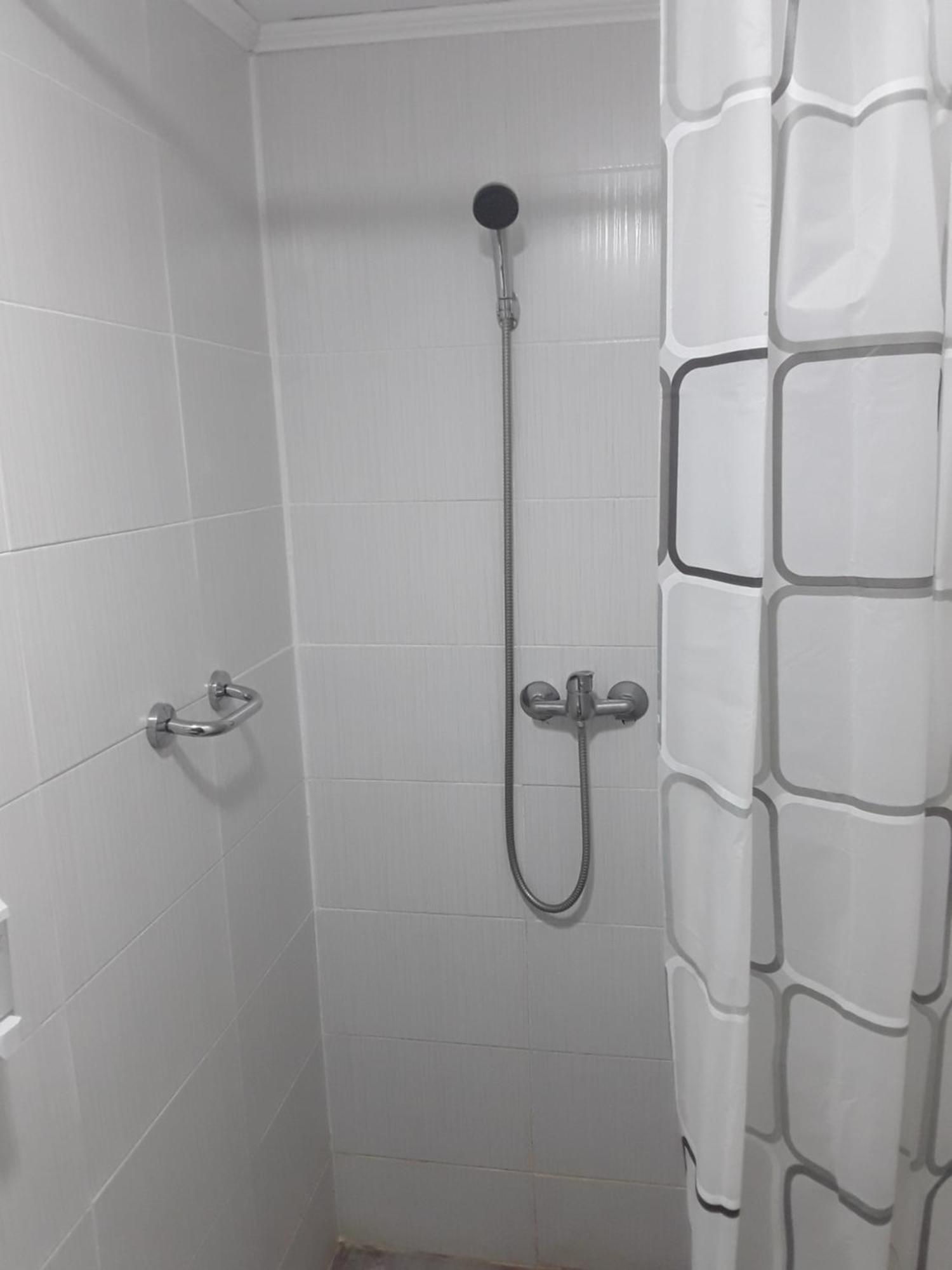 Aura'S West Accommodation Private Parking In Front Yard Bucureşti Exterior foto