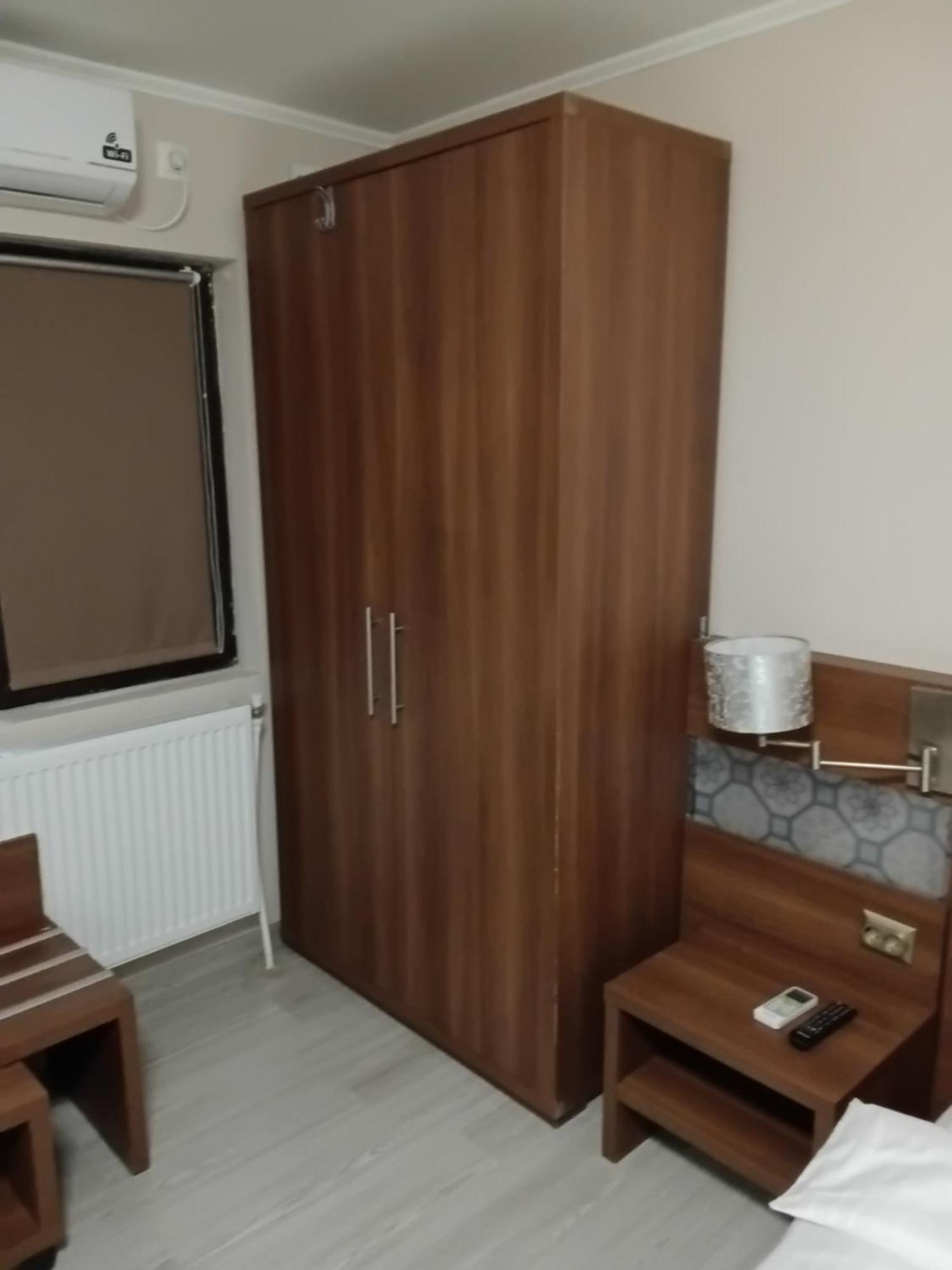 Aura'S West Accommodation Private Parking In Front Yard Bucureşti Exterior foto