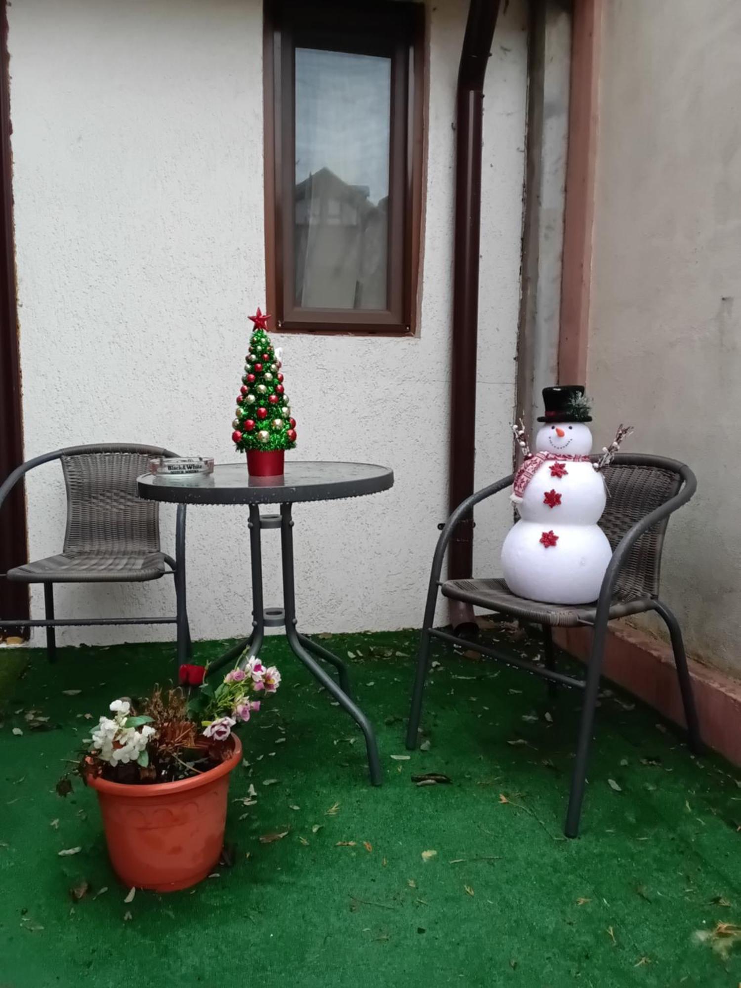 Aura'S West Accommodation Private Parking In Front Yard Bucureşti Exterior foto